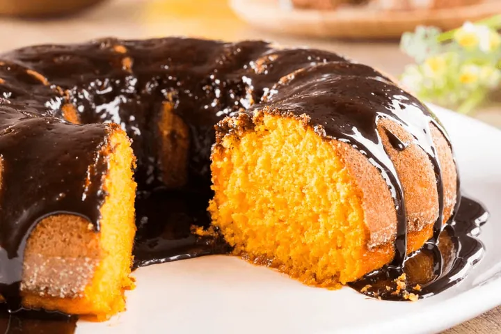 Pastel de zanahoria con cobertura cremosa